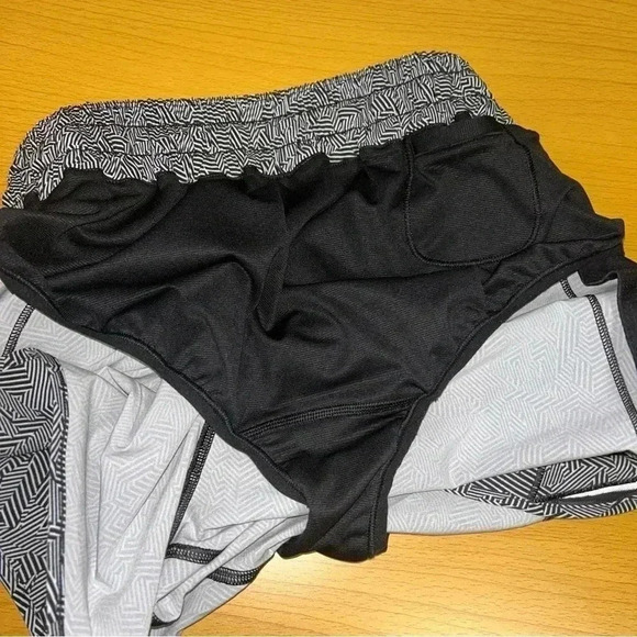 Lululemon Hotty  Hot Shorts - Picture 4 of 4